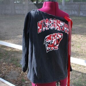 University of Wisconsin Badgers Off Shoulder One Shoulder Shirt Top Large